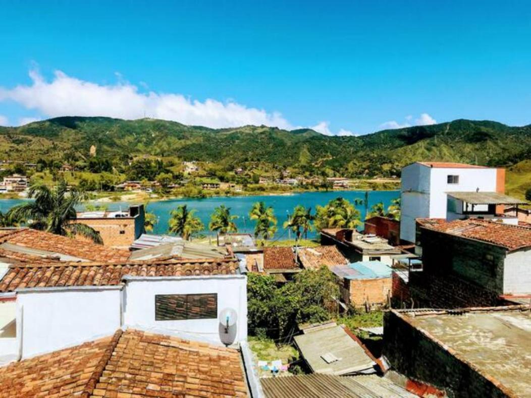Aptos Vista Al Embalse, Frente Al Lago, Restaurantes, Bares Guatapé Zewnętrze zdjęcie