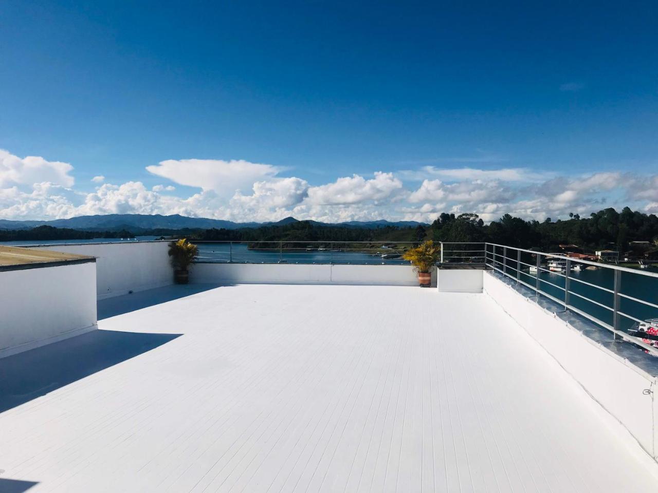 Aptos Vista Al Embalse, Frente Al Lago, Restaurantes, Bares Guatapé Zewnętrze zdjęcie